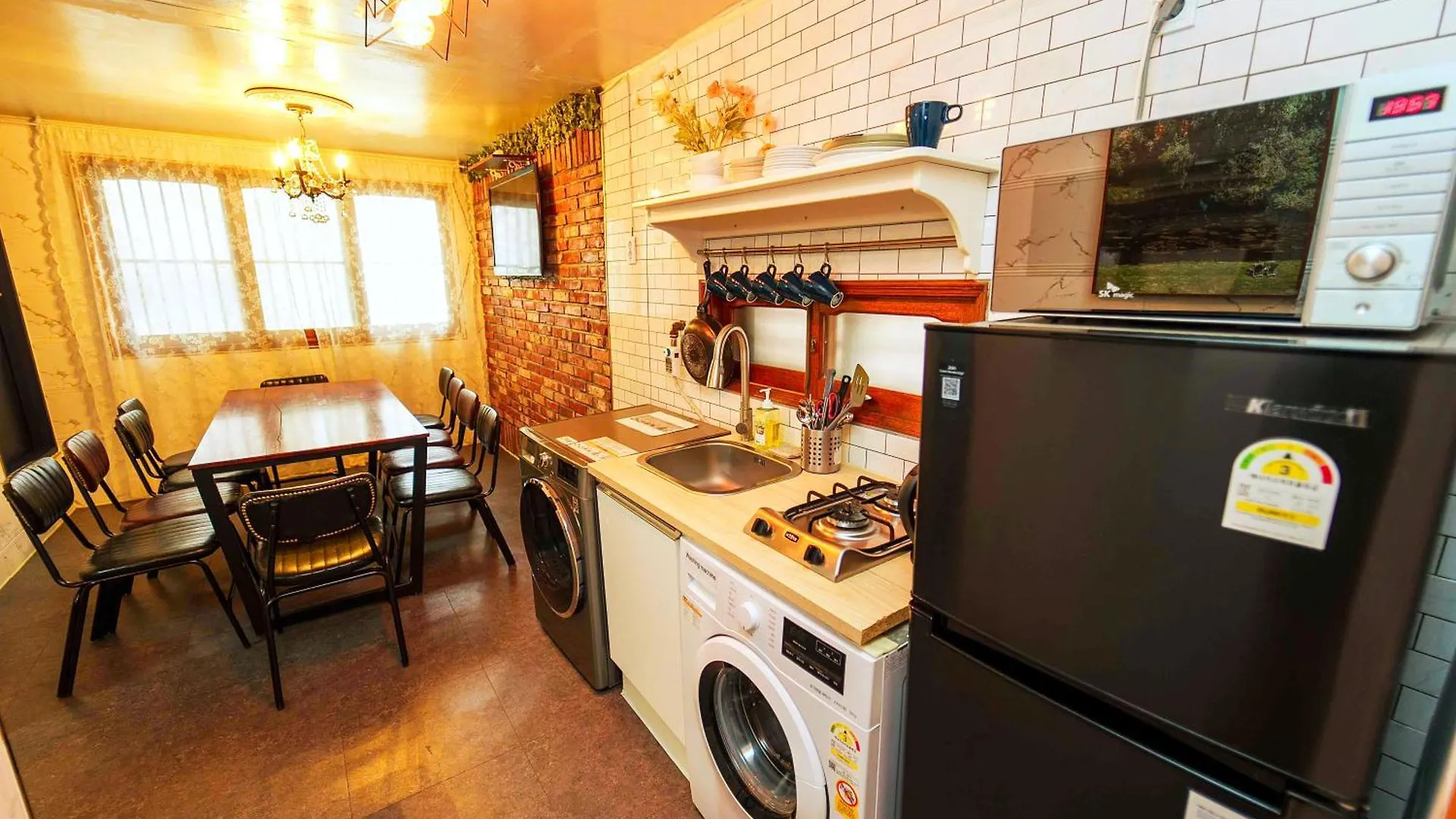 1.Hongdae@ Cozy House 5Room.4Bath. Seoul South Korea