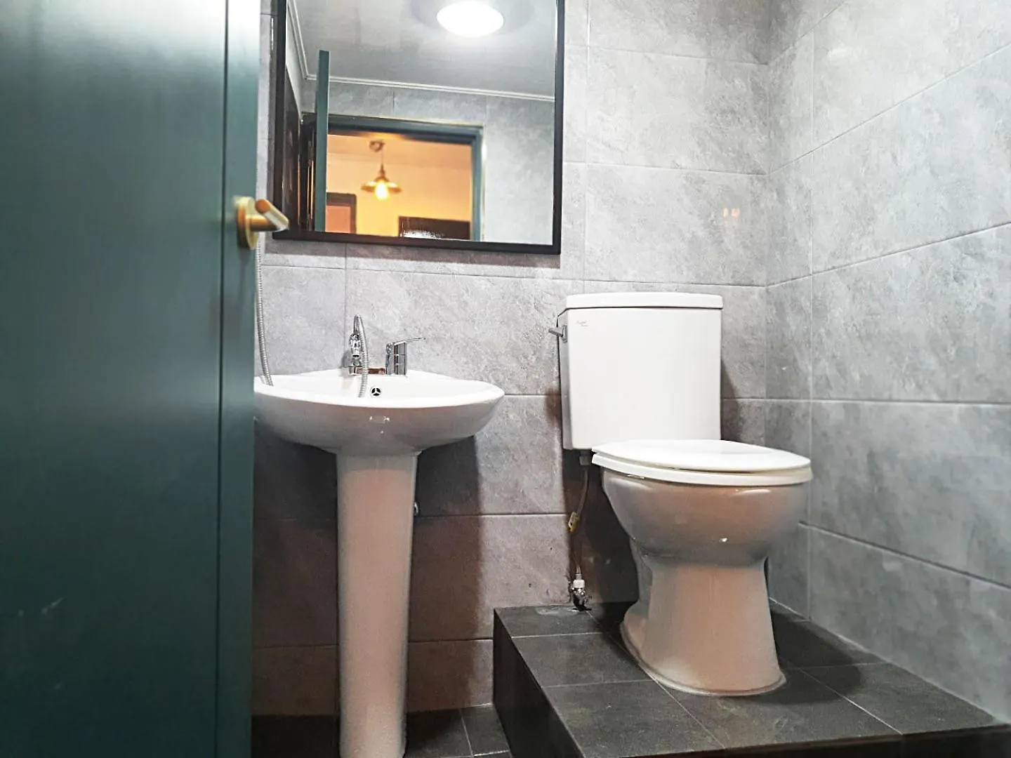 1.Hongdae@ Cozy House 5Room.4Bath. Seoul Apartment