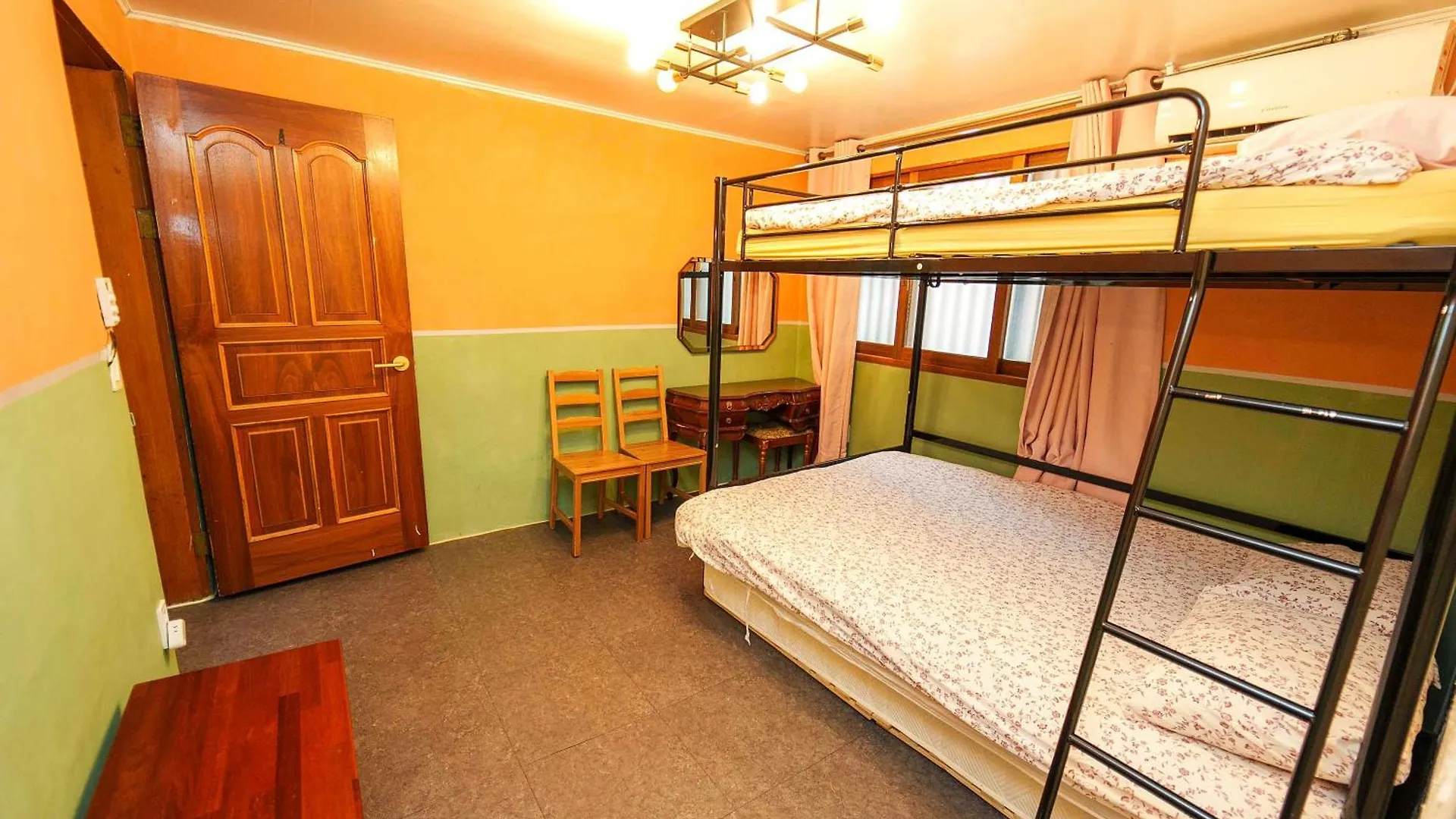 Apartment 1.Hongdae@ Cozy House 5Room.4Bath. Seoul