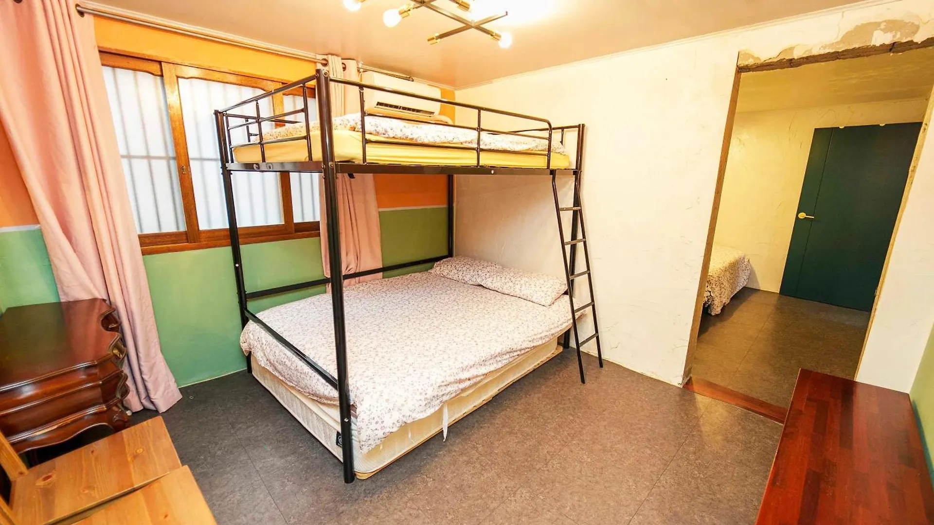 1.Hongdae@ Cozy House 5Room.4Bath. Seoul