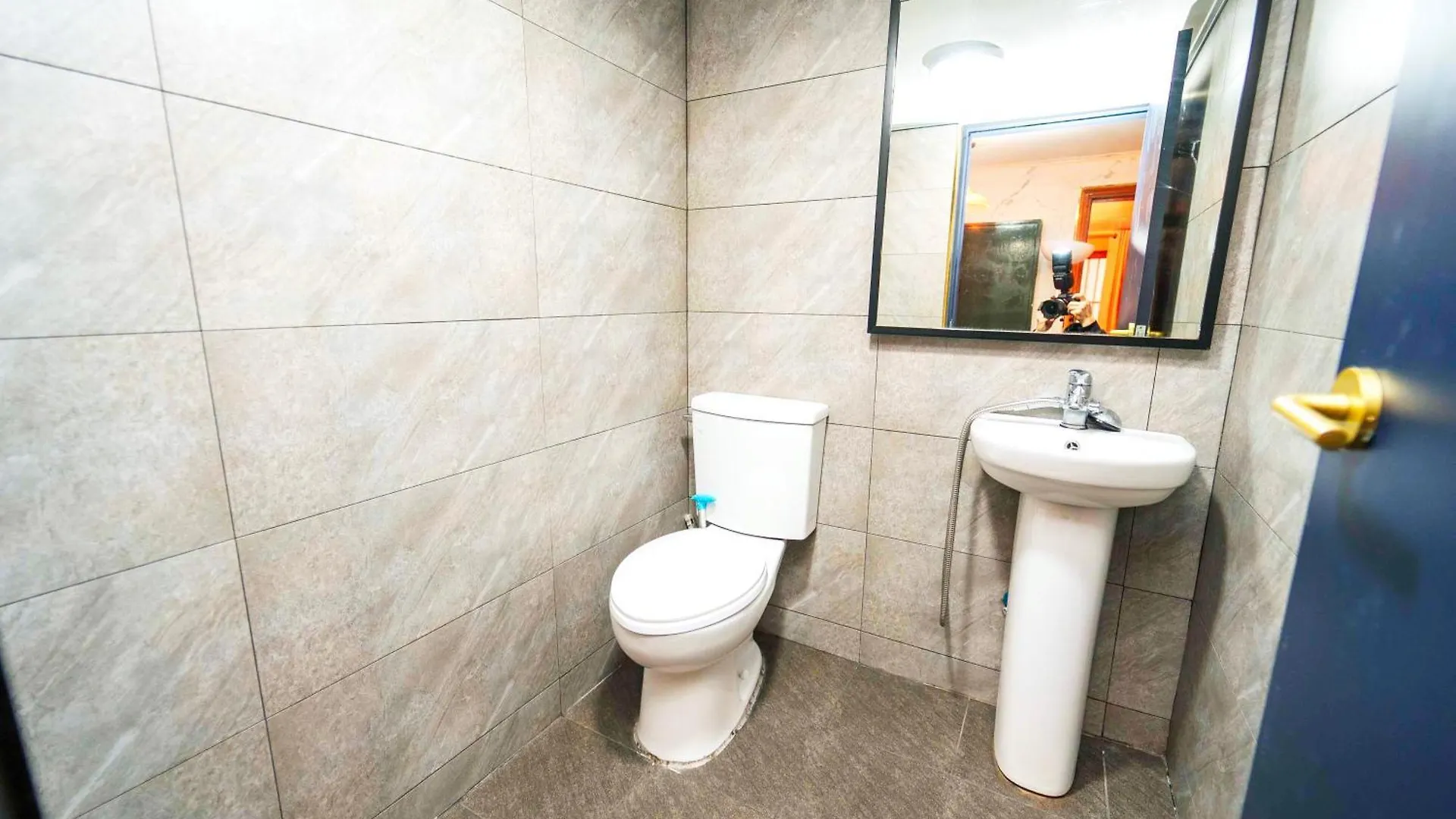 1.Hongdae@ Cozy House 5Room.4Bath. Seoul South Korea